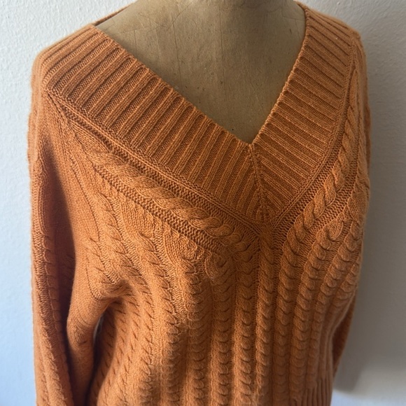 Theory sz S cashmere orange sweater v neck cable knit super soft great condition - Picture 7 of 8